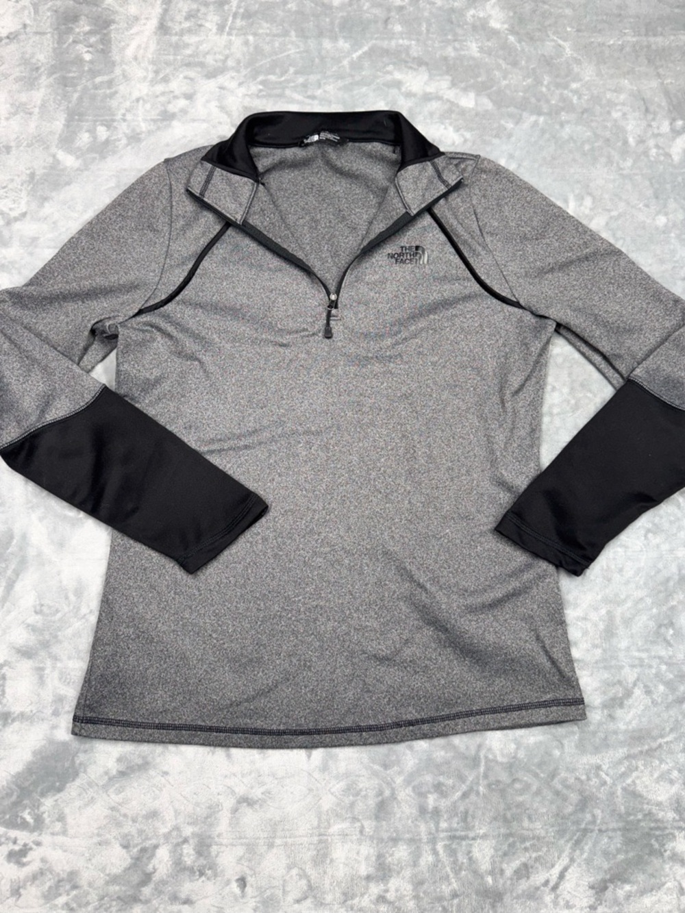The North Face Women's Heather‎ Gray Crew 1/4 Zip Pullover